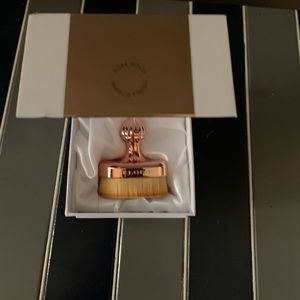 Eloise teardrops makeup brush